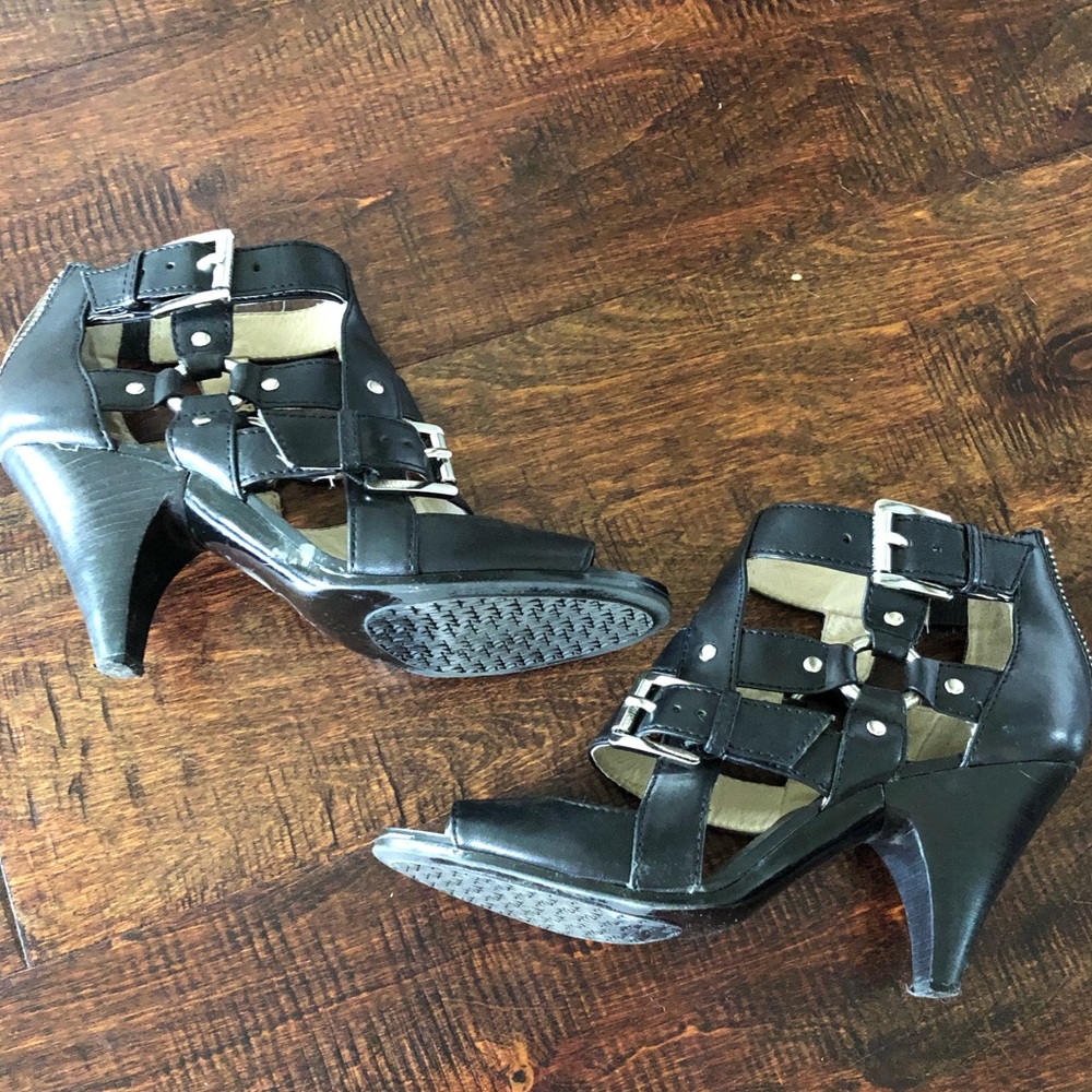 Michael Kora black heels